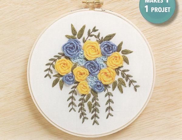 Kit broderie traditionnelle - Fleurs jaunes et bleues