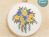 Kit broderie traditionnelle - Fleurs jaunes et bleues
