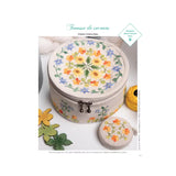 25 sacs et pochettes brodés