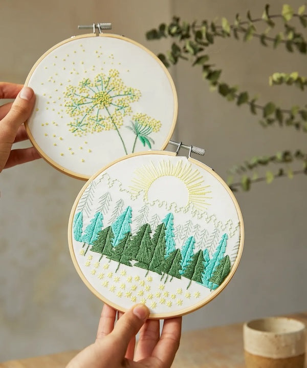 Kit broderie traditionnelle - Balade en forêt - 2 modèles - DMC