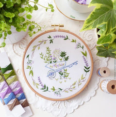 Kit broderie traditionnelle - Gardening - 6 pouces