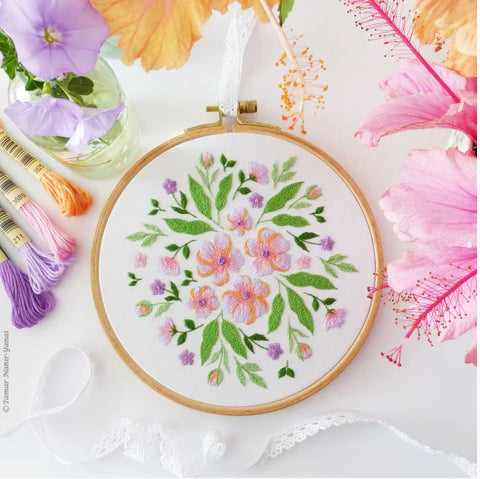 Kit broderie traditionnelle - Summer blooming - 6 pouces