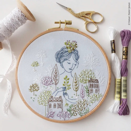 Kit broderie traditionnelle - Winter queen- 6 pouces