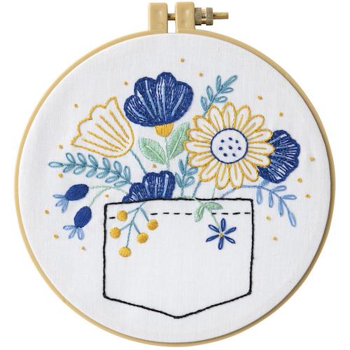 Kit broderie traditionnelle - jolie pochette fleurie